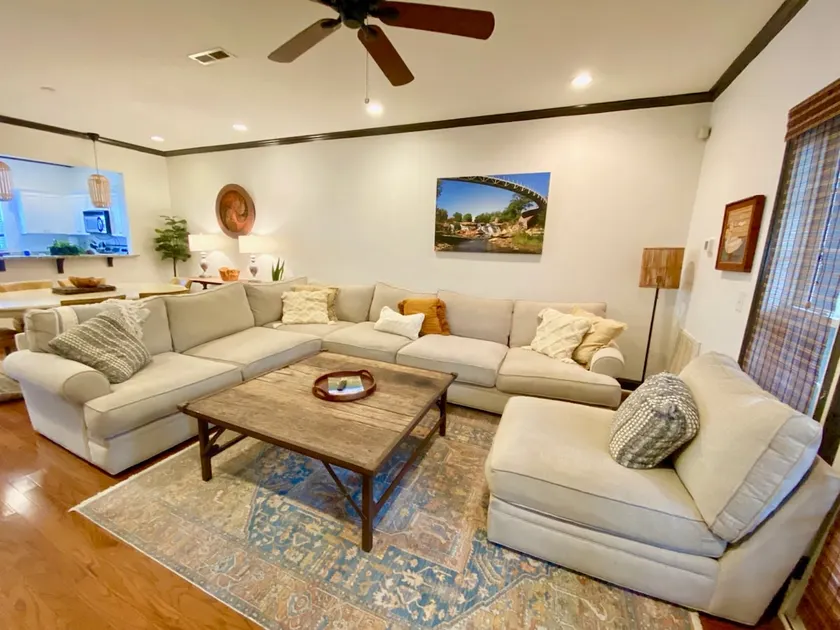 West End Townhouse steps from Main St & Falls Park, Shopping, Dining, Stadium - Image 1