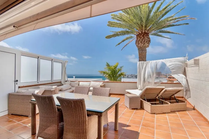 Comfortable bungalow with terrace and sea view - Image 1
