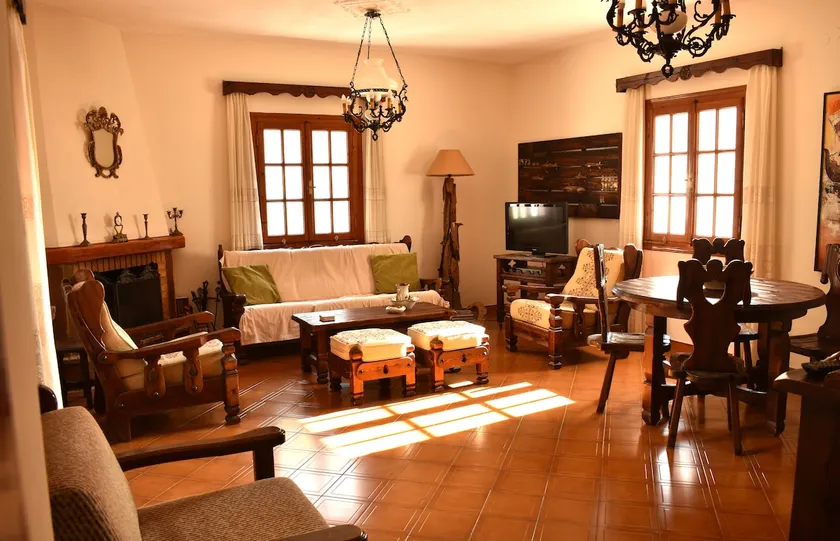 Traditional Home With Veranda in Aegina Center - Image 1