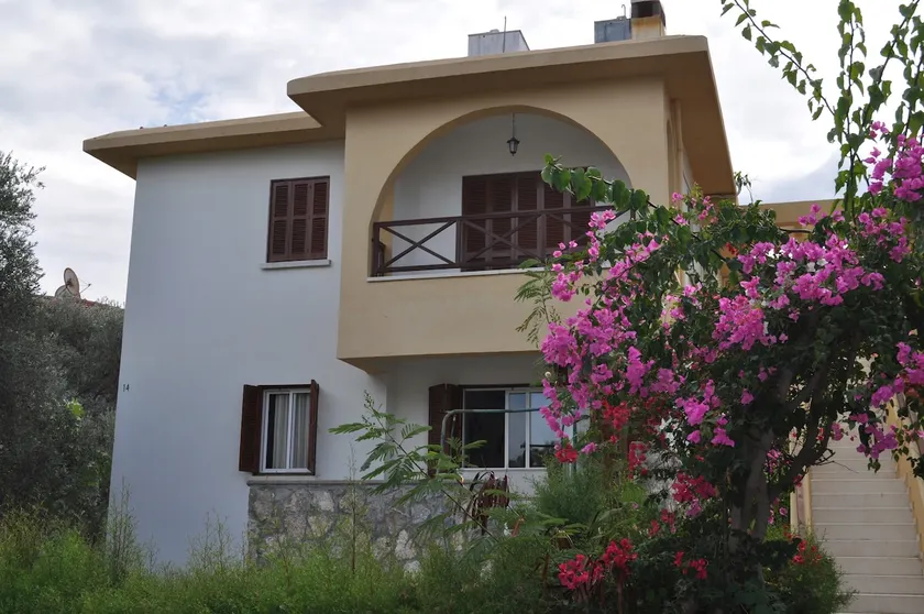 3 Bedroom house in Çatalköy, Kyrenia - Image 1
