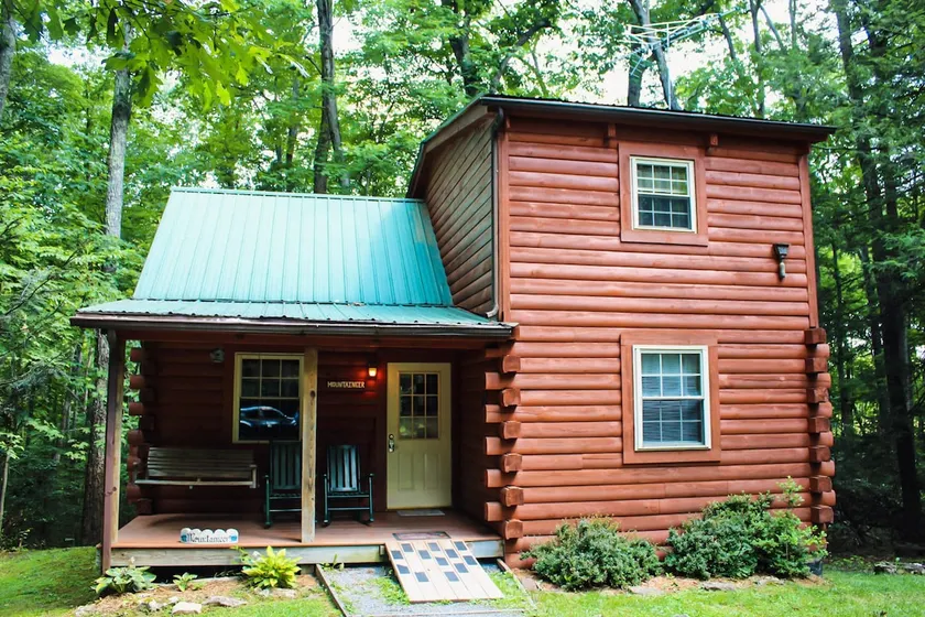 Mountaineer Cabin Cozy Getaway w/ Hot Tub Hico,WV - Image 1