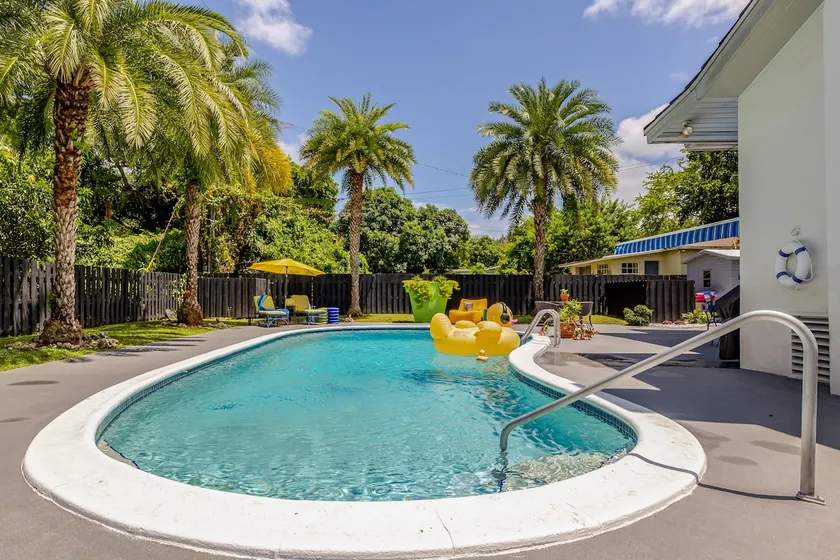 Resort-Style 1BR Oasis/Pool+Private Patio - Image 1