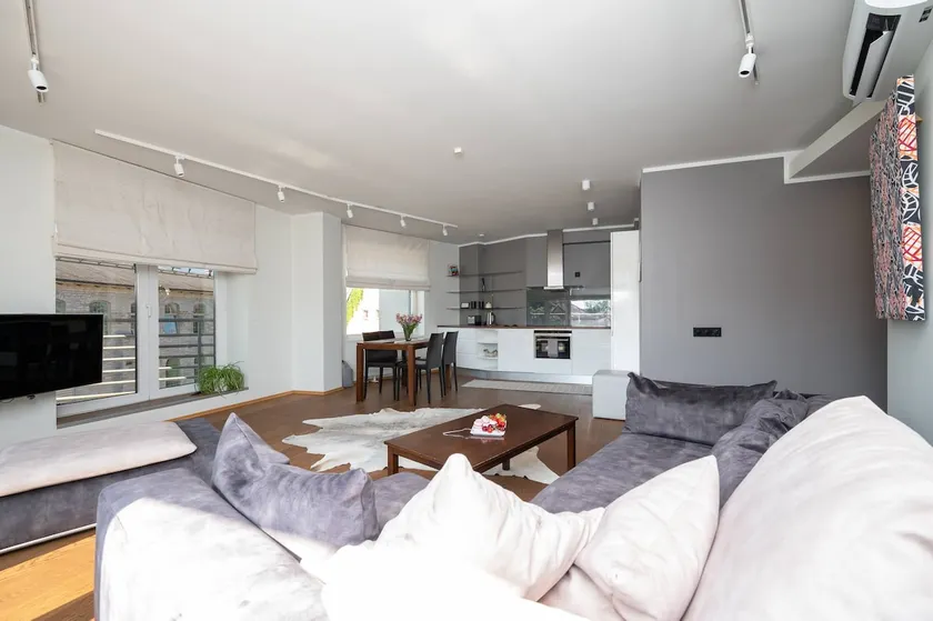 Spacious seaside apartment next to Old Town - Image 1