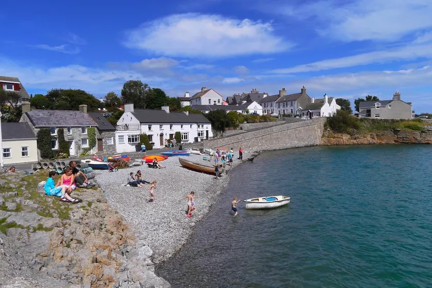 Idyllic Beach Cottage Moelfre - Image 1