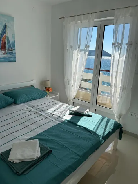 Room with sea view and private bathroom (No4) - Image 1