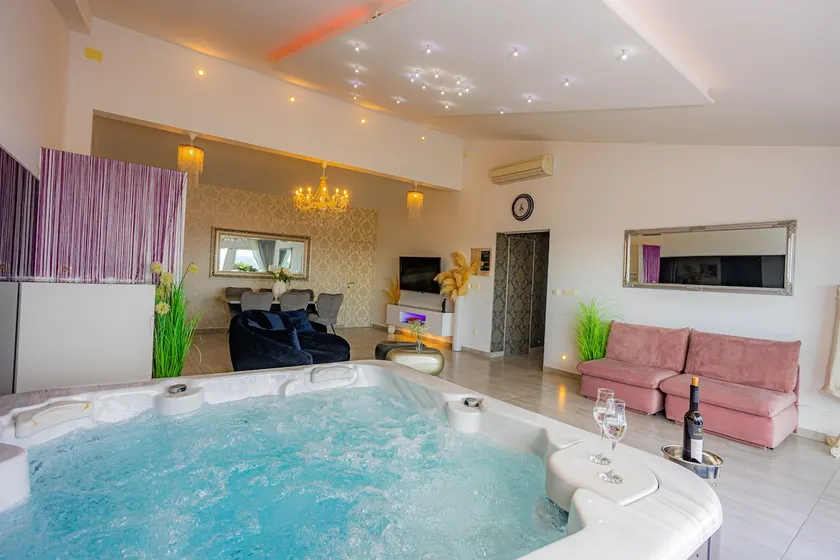 Penthouse for 6 - Split/ with jacuzzi/free parking - Image 1