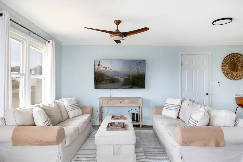 Steps to beach - Whole Carolina House sleeps 16+ - Image 1