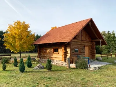 Canadian-style log cabin - Image 1