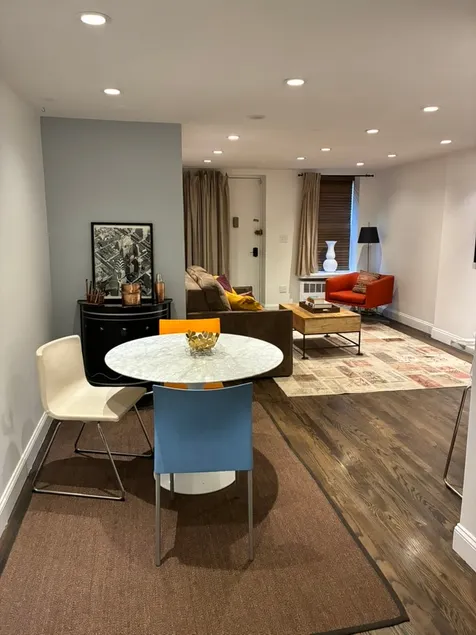 Manhattan oasis in elegant townhouse, sleeps 4 - Image 1