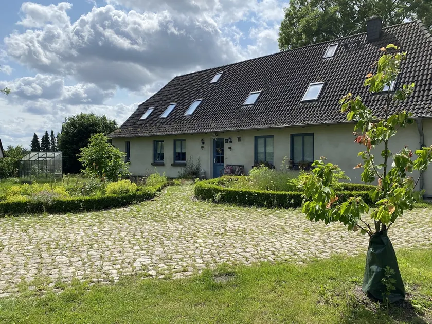 Small vacation rental with playground, sauna & floating pool - Image 1