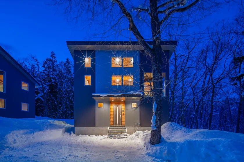 Bluebird Chalets | Prime Echoland Steps From Cafés - Image 1