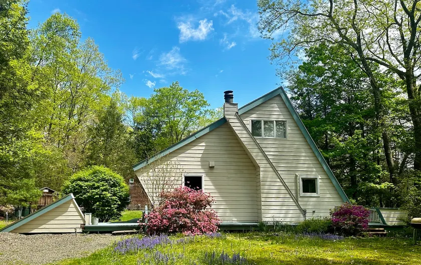 Woodstock Home Close to 3 Towns, Hiking and More - Image 1