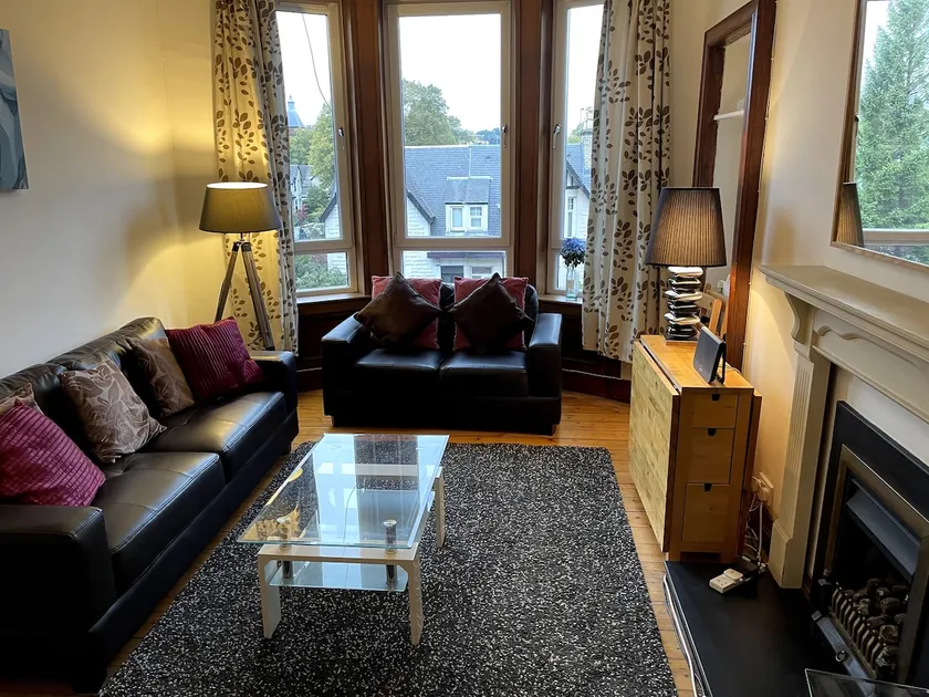 Great Location 2 Bedroom Scotstoun Flat - Image 1
