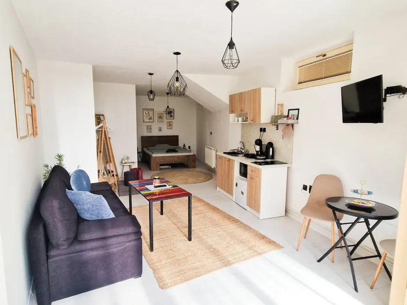 Studio Apartment Bohemia - Image 1