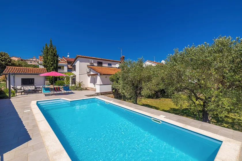 Ferienhaus LEDINE mit Pool - Image 1