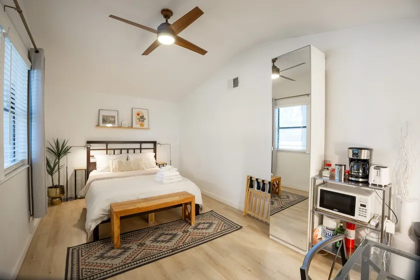 ★ Cute South Congress Studio! Private & comfy! ★5★ - Image 1