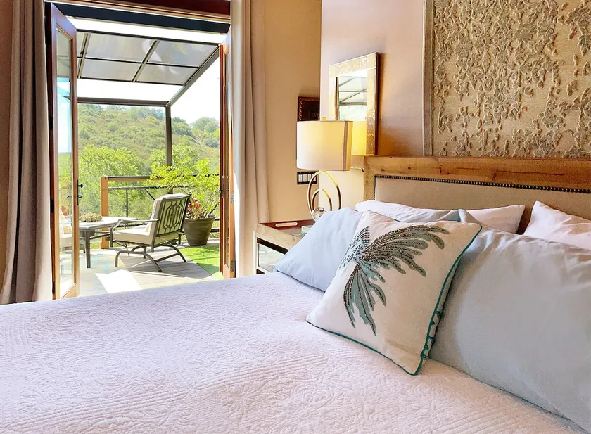 Soft Air...A Luxury suite with a view! - Image 1