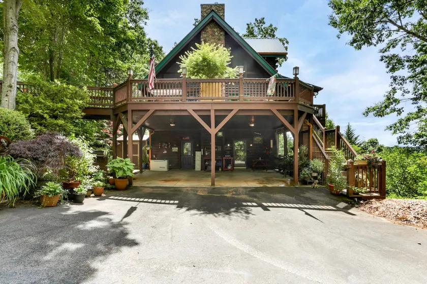 Mary King Mountain Log Cabin Apartment w/ Hot Tub - Image 1