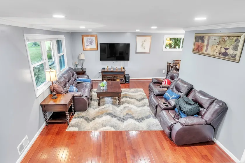 Privacy, Comfort, Quiet & Convenience - Image 1