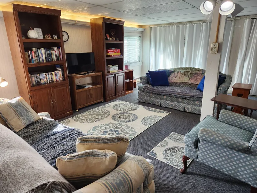 The Upper Room: Small town apt near off roading. - Image 1