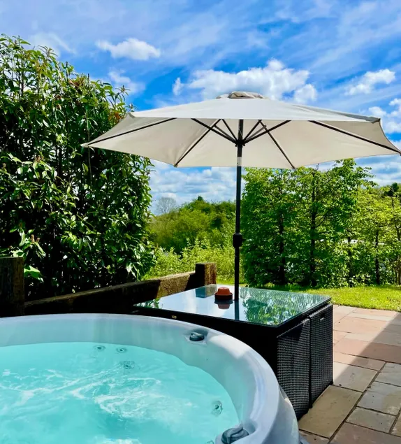 Private Hot Tub · Full Kitchen · Michelin Pub - Image 1