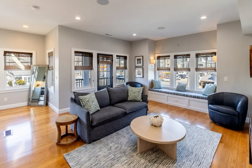 Elegant Home, 7 Mins to Castle Hill & Ocean Cliff - Image 1