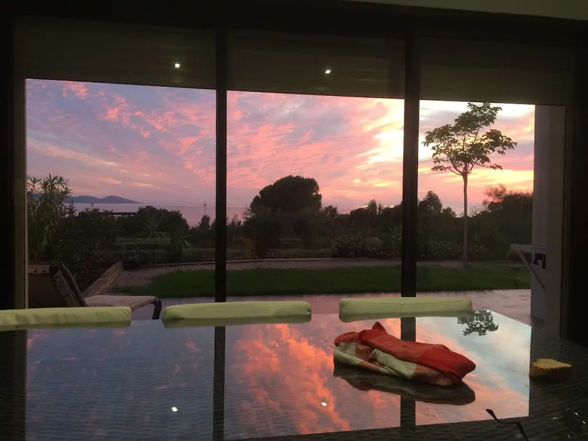 Modern villa with superb sea view, 100 m from the beaches - Image 1