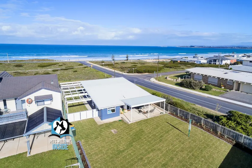 Cool & Funky Beach Shack with Million Dollar Views - Image 1