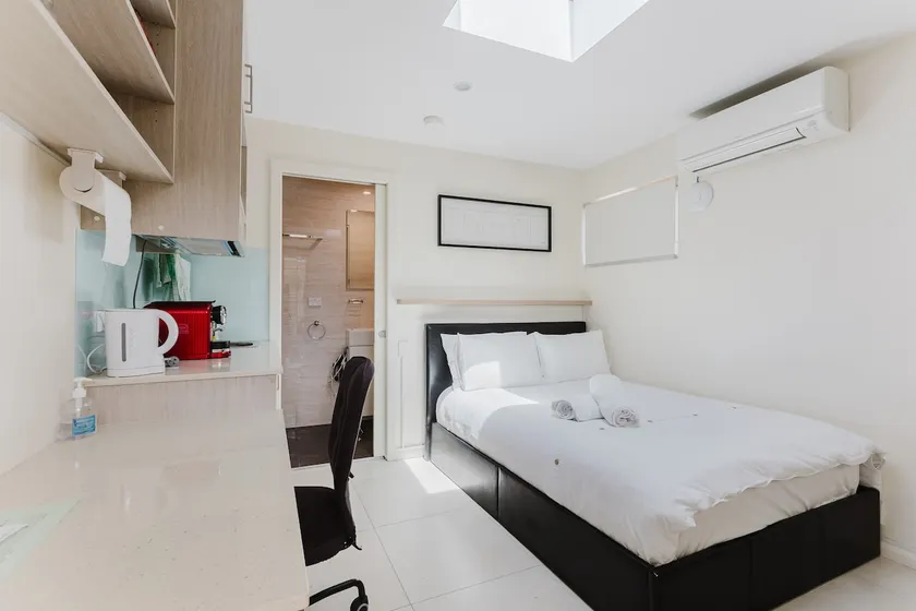 FABULOUS STUDIO in GUESTHOUSE at RANDWICK! - Image 1