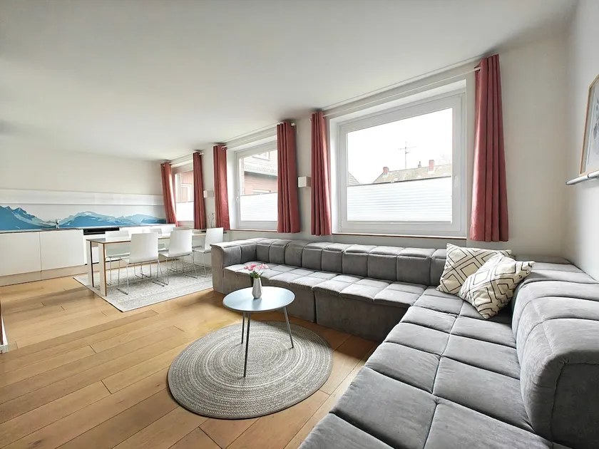 Cozy - large living area, close to the train - Image 1
