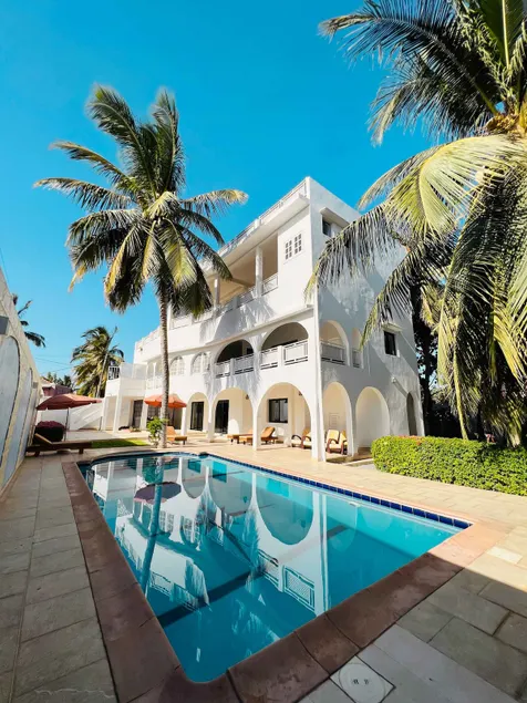 Maison BLU - Saly Beachfront Art Villa - Image 1