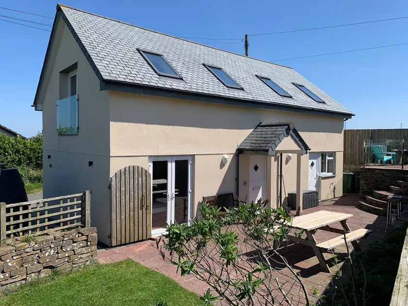 Sunnyridge Cottage, Porthcothan Bay - Image 1