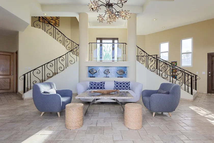 Luxury 4 BR Villa Pacific West Includes Heated Pool, BBQ, Gourmet Kitchen + More - Image 1