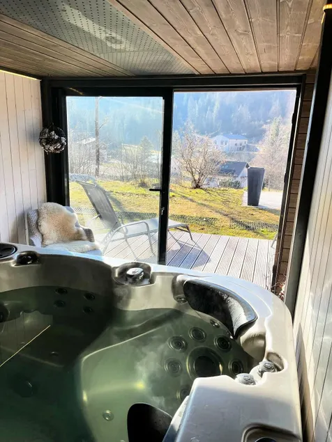 Cozy apartment with jacuzzi, terrace and garden - Image 1