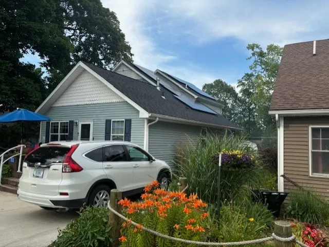 Modern Webster Lake cottage - Image 1