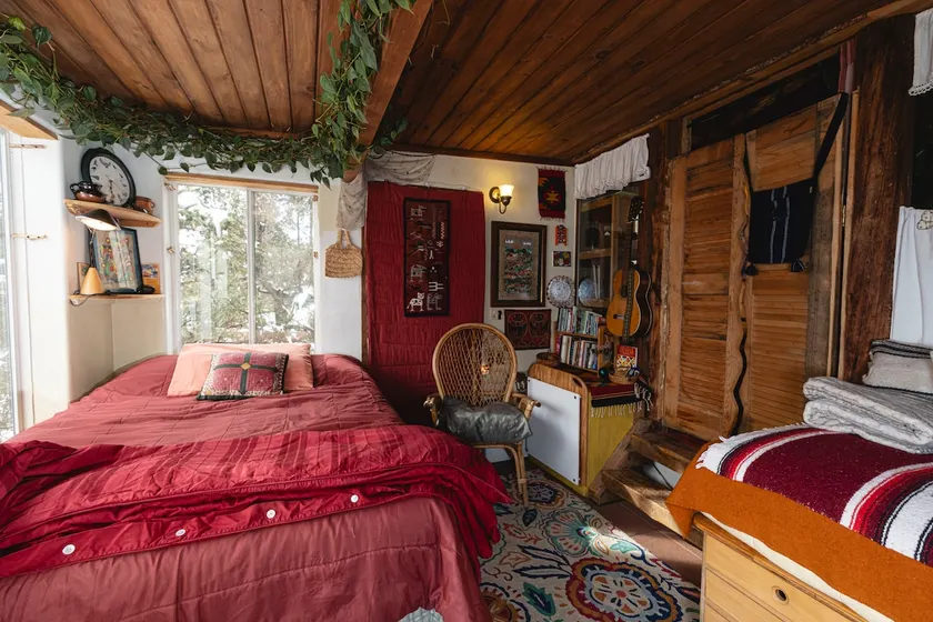 Earth Knack Garden House: A unique, artful home. - Image 1