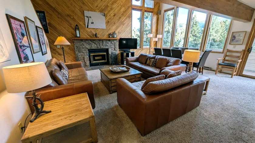 Retro-Economy Avon Townhouse w/ Sauna, Garage, FREE WiFi - Image 1