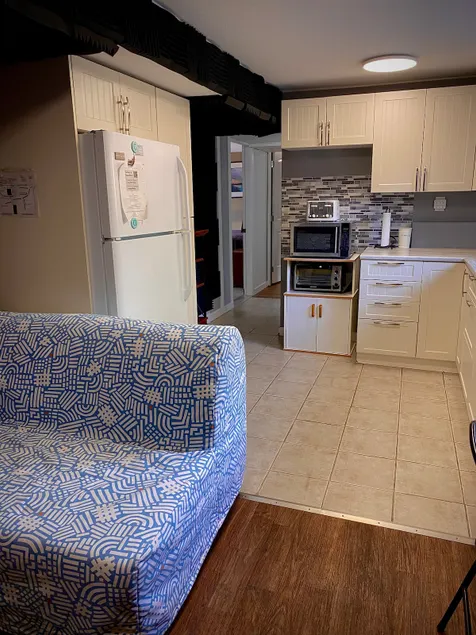 Fully private suite with yard, close to everything - Image 1