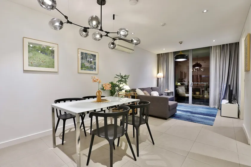Tranquil Leisure Home · CBD Fine Decor Themed Apartment - Central Station | Central Park | Darling Harbor | Chinatown | Near Everything - Image 1