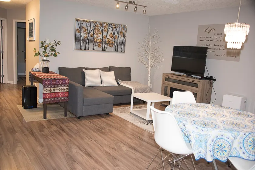Private, 2 Bedroom Suite with Kitchen and Wi-Fi - Image 1