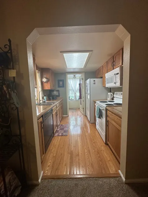 Fully equipped townhome near Cherry Creek Park - Image 1