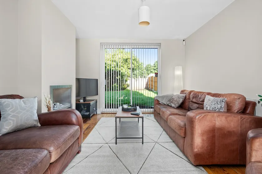 Fantastic, modern 3 bedroom house in West Didsbury. Close to all amenities. - Image 1