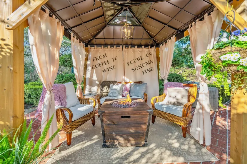 Farmhouse Vine. Estate Retreat in Premier Sonoma Wine Region - Image 1