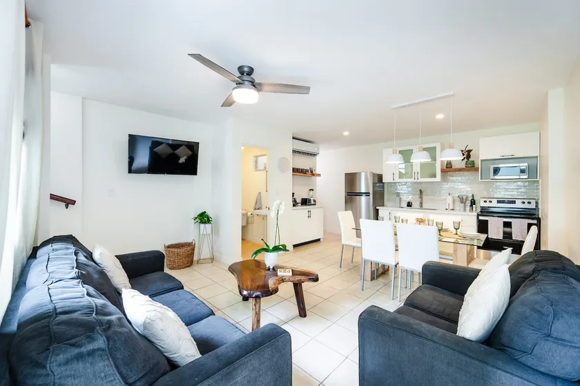 Digital Nomad friendly and steps from the pool! - Image 1