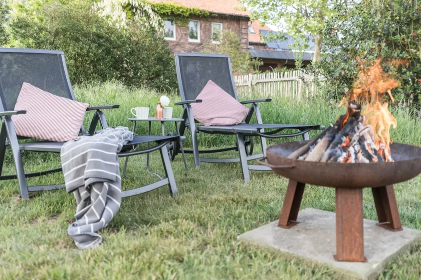 Peace|Dog|Fenced garden|Fire bowl - Image 1