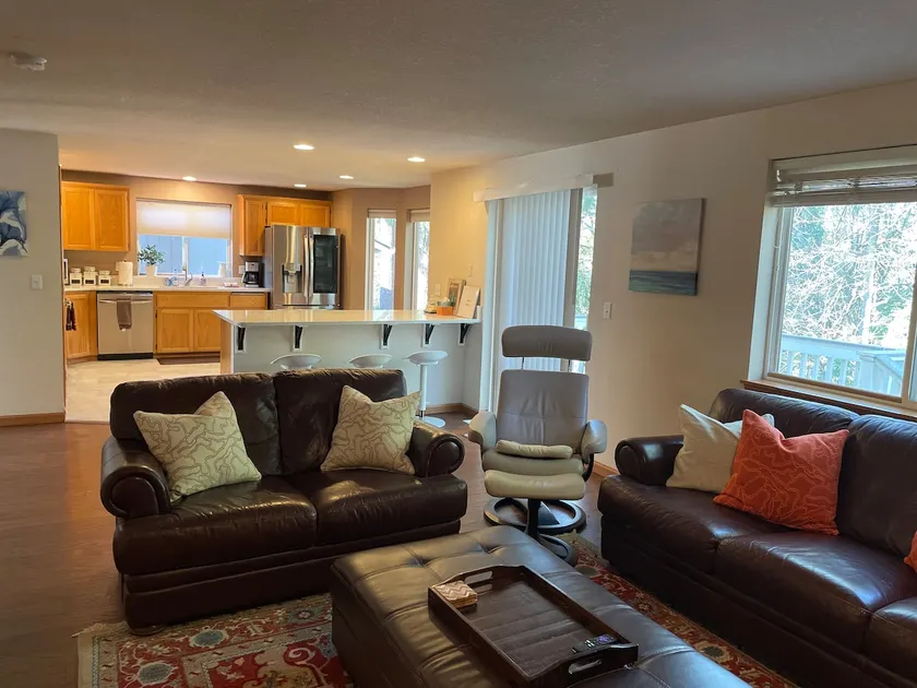 Spacious Sanctuary near Beaverton/PDX for groups - Image 1