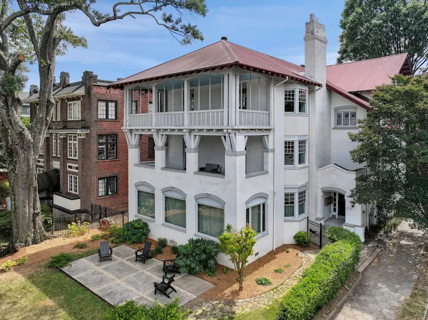 Midtown Historic Designer Apartment, Aiden - Image 1