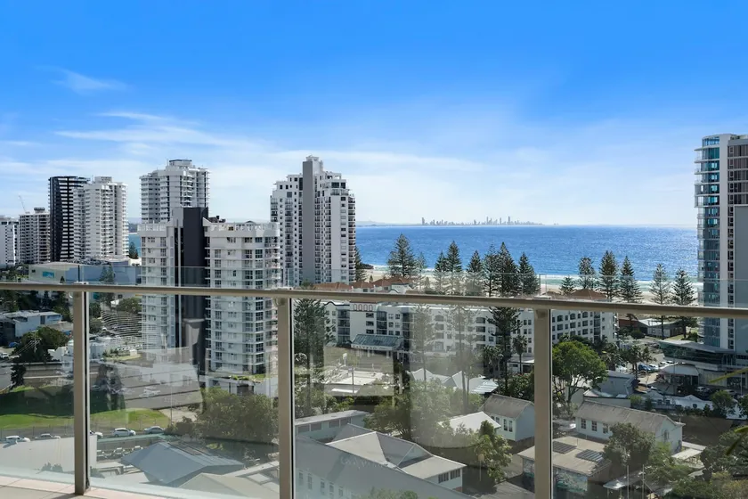OPULENT 3 BEDROOM PENTHOUSE APARTMENT OCEAN VIEWS - Image 1