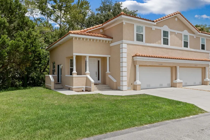 Beautiful 3 BR, 2.5 BA Duplex Villa 160 - Image 1