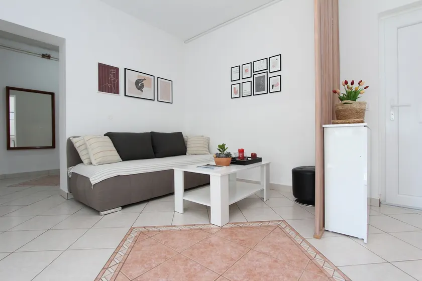 ROZI Comfort Two-Bedroom Apartment with Balcony (veliki) - Image 1